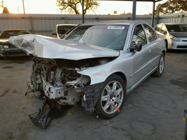 YV1RS592052425419 - 2005 VOLVO S60 2.5T SILVER photo 2