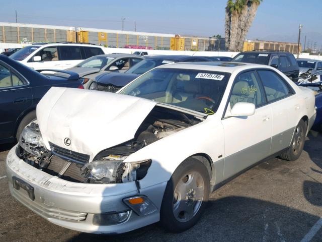 JT8BF28G410319731 - 2001 LEXUS ES 300 WHITE photo 2