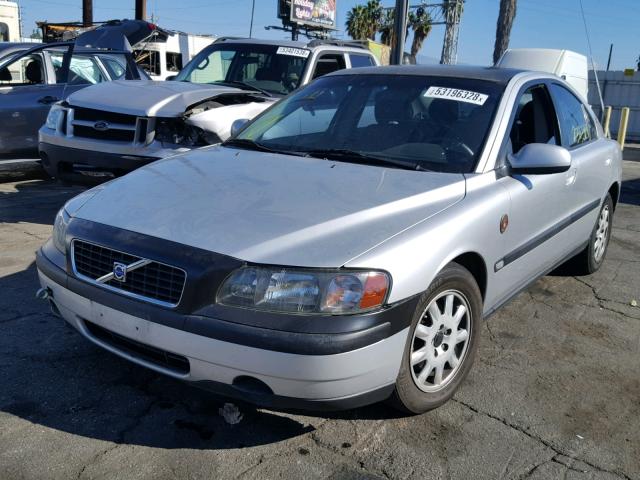 YV1RS61R222166913 - 2002 VOLVO S60 SILVER photo 2