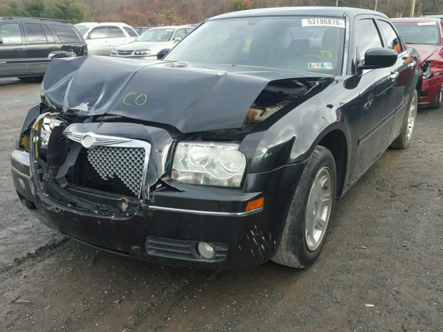 2C3JA53G25H659213 - 2005 CHRYSLER 300 TOURIN BLACK photo 2