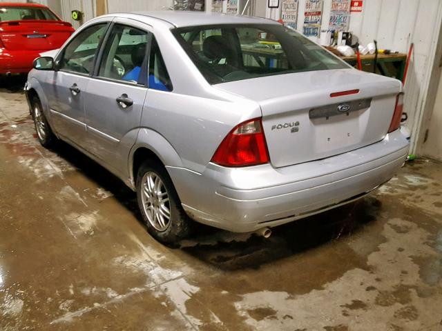 1FAFP34N67W354907 - 2007 FORD FOCUS ZX4 SILVER photo 3