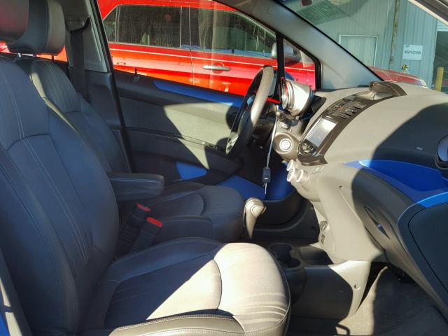 KL8CD6S93FC736320 - 2015 CHEVROLET SPARK 1LT Синий фото 5