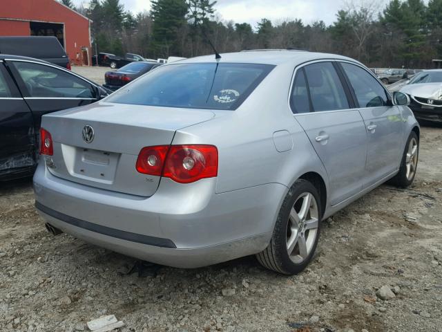 3VWEG71KX7M078106 - 2007 VOLKSWAGEN JETTA WOLF SILVER photo 4