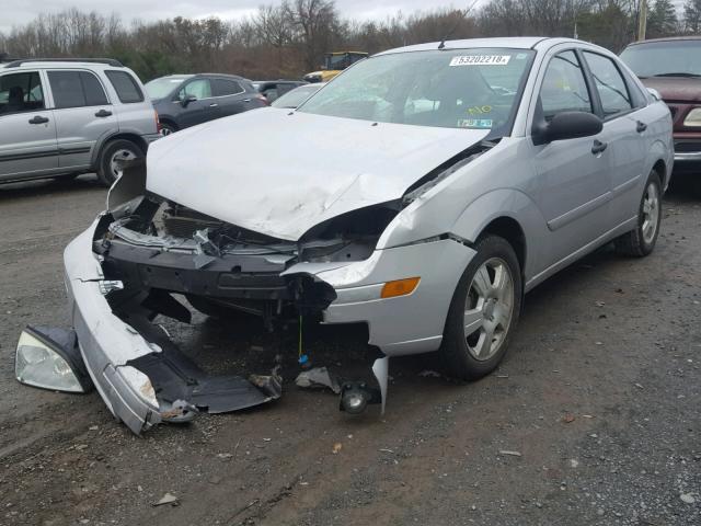 1FAFP34N96W171676 - 2006 FORD FOCUS ZX4 SILVER photo 2