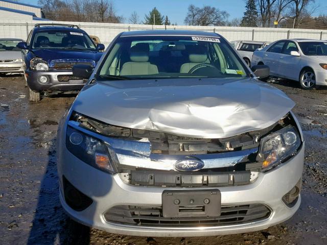 3FAHP0GA0CR215532 - 2012 FORD FUSION S SILVER photo 9