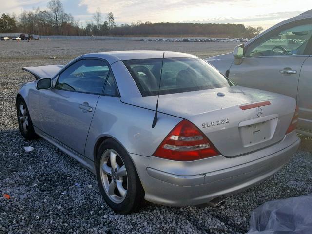 WDBKK65F92F255554 - 2002 MERCEDES-BENZ SLK 320 SILVER photo 3