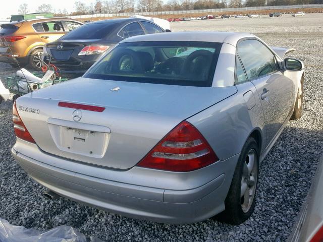 WDBKK65F92F255554 - 2002 MERCEDES-BENZ SLK 320 SILVER photo 4