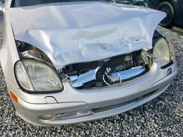 WDBKK65F92F255554 - 2002 MERCEDES-BENZ SLK 320 SILVER photo 9