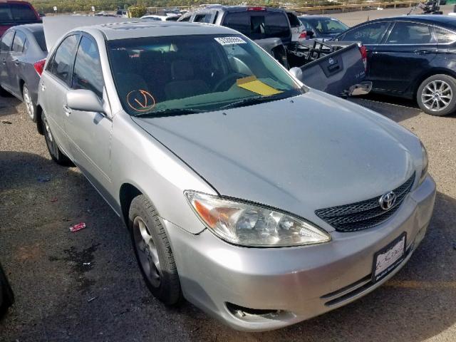 JTDBE32K520106439 - 2002 TOYOTA CAMRY LE SILVER photo 1