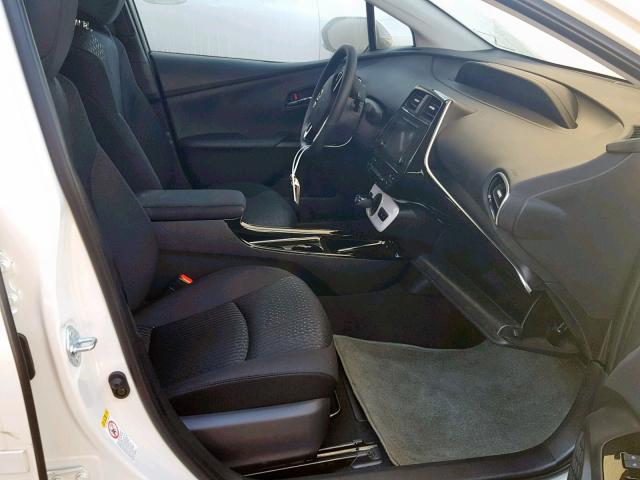 JTDKARFPXK3105709 - 2019 TOYOTA PRIUS PRIM 白色 照片 5