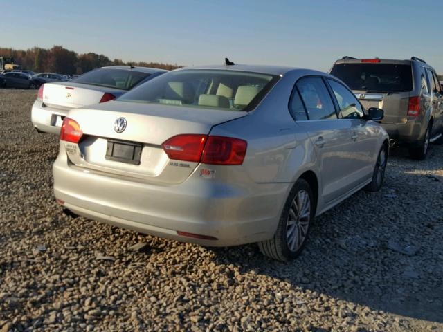 3VWLX7AJ4BM372186 - 2011 VOLKSWAGEN JETTA SEL SILVER photo 4