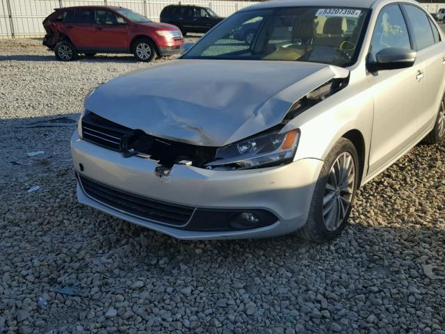 3VWLX7AJ4BM372186 - 2011 VOLKSWAGEN JETTA SEL SILVER photo 9