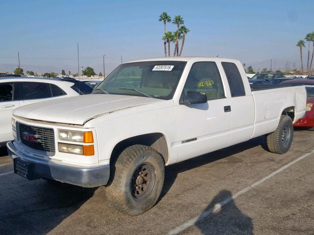 1GTGC29R4WE552017 - 1998 GMC SIERRA C25 WHITE photo 2