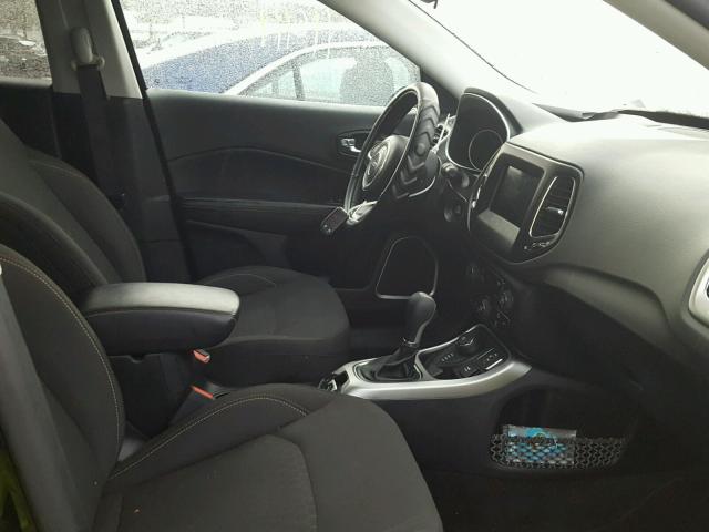 3C4NJDAB7JT262144 - 2018 JEEP COMPASS SP შავი ფოტო 5