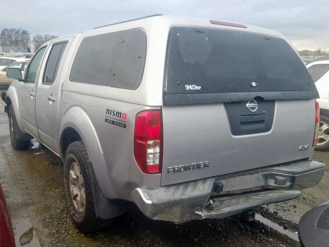 1N6AD07W45C450305 - 2005 NISSAN FRONTIER C SILVER photo 3