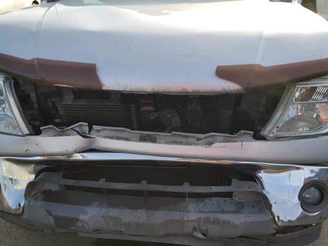 1N6AD07W45C450305 - 2005 NISSAN FRONTIER C SILVER photo 9