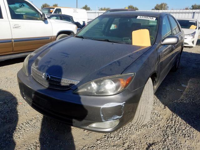 JTDBE32K720056613 - 2002 TOYOTA CAMRY LE GRAY photo 2