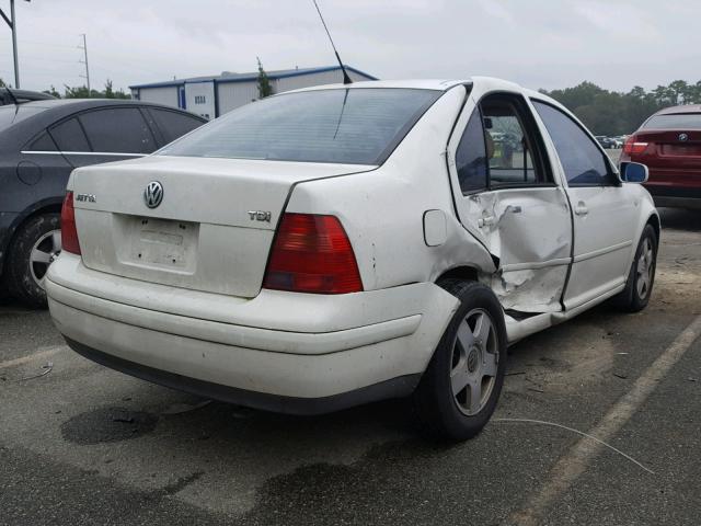 3VWSF29M2YM120106 - 2000 VOLKSWAGEN JETTA GLS WHITE photo 4