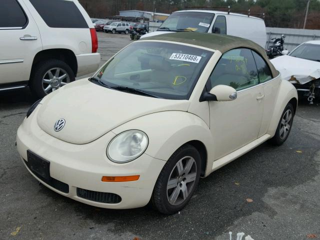 3VWRG31Y56M325299 - 2006 VOLKSWAGEN NEW BEETLE CREAM photo 2