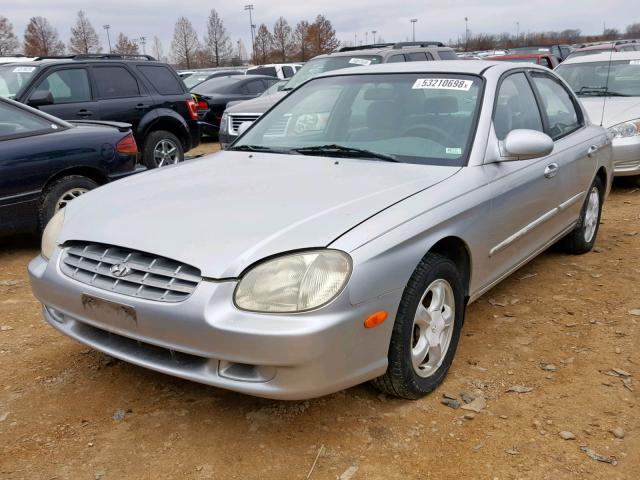 KMHWF25V0YA254379 - 2000 HYUNDAI SONATA BAS SILVER photo 2