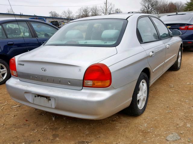 KMHWF25V0YA254379 - 2000 HYUNDAI SONATA BAS SILVER photo 4