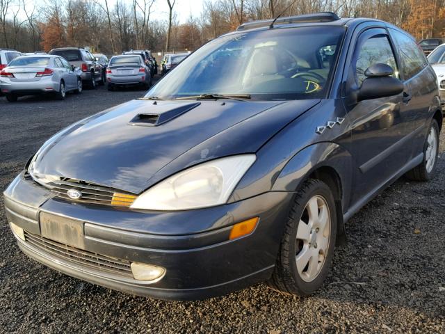 3FAFP31331R135562 - 2001 FORD FOCUS ZX3 GRAY photo 2