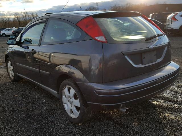 3FAFP31331R135562 - 2001 FORD FOCUS ZX3 GRAY photo 3