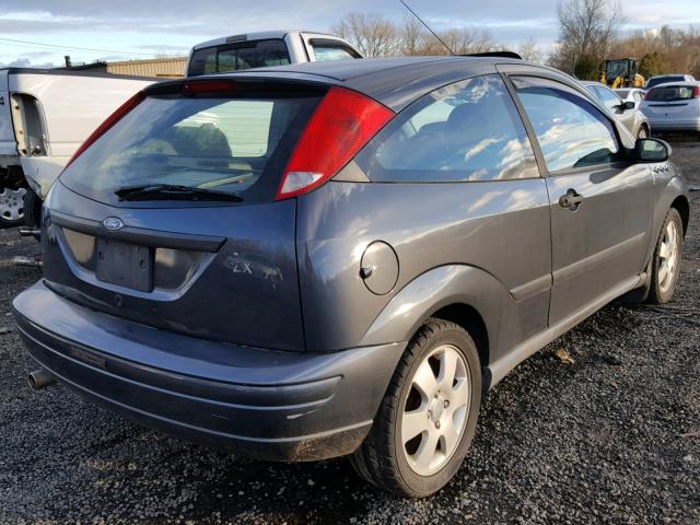 3FAFP31331R135562 - 2001 FORD FOCUS ZX3 GRAY photo 4