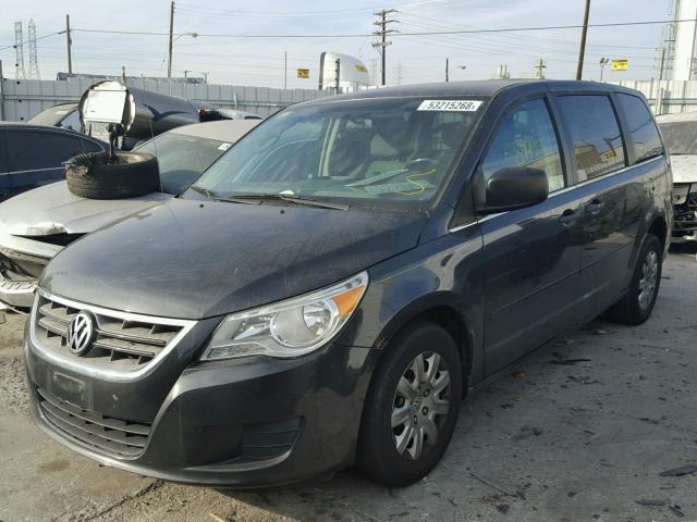 2V4RW4DG6BR739988 - 2011 VOLKSWAGEN ROUTAN S BLUE photo 2