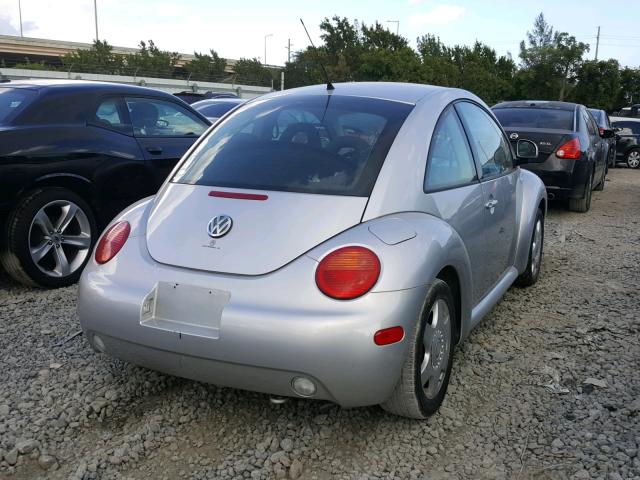 3VWCC21CXYM499632 - 2000 VOLKSWAGEN NEW BEETLE SILVER photo 4