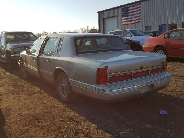 1LNLM81W5VY739436 - 1997 LINCOLN TOWN CAR E GOLD photo 3