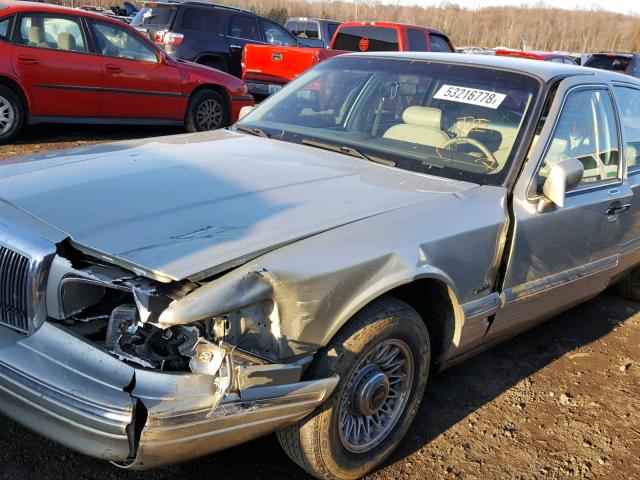 1LNLM81W5VY739436 - 1997 LINCOLN TOWN CAR E GOLD photo 9