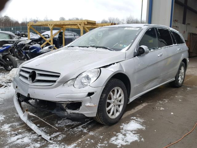 4JGCB65E47A046493 - 2007 MERCEDES-BENZ R 350 SILVER photo 2