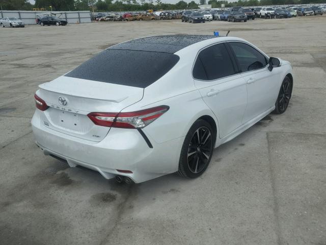 4T1B61HK2JU087456 - 2018 TOYOTA CAMRY XSE WHITE photo 4