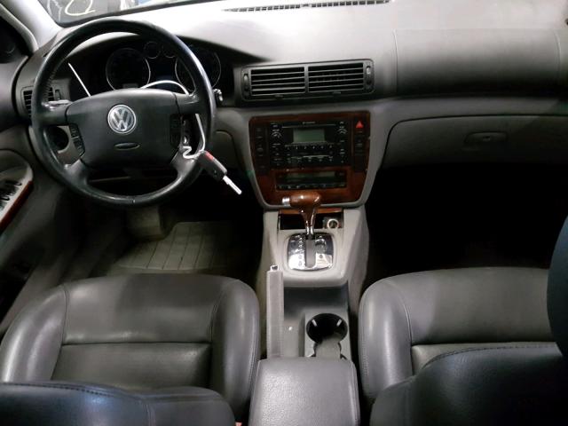 WVWYU63B75E107922 - 2005 VOLKSWAGEN PASSAT GLX BLACK photo 9