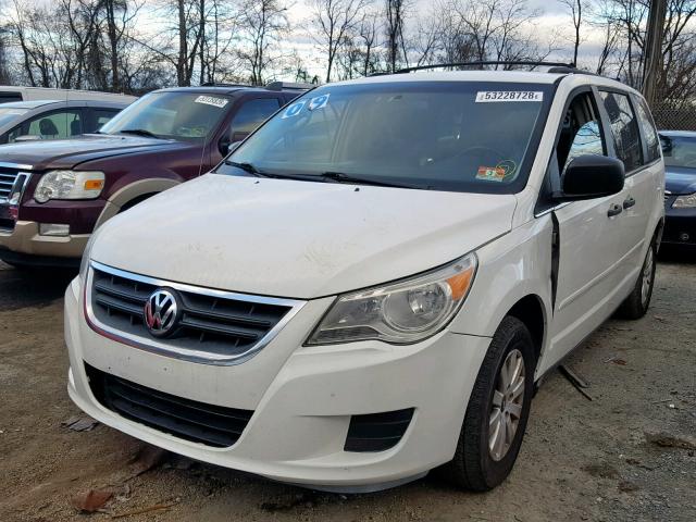 2V8HW44149R579593 - 2009 VOLKSWAGEN ROUTAN S WHITE photo 2