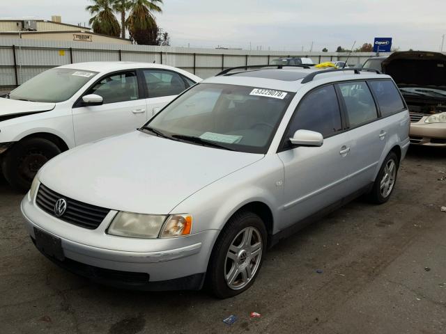 WVWWH23B3YE279194 - 2000 VOLKSWAGEN PASSAT GLX SILVER photo 2