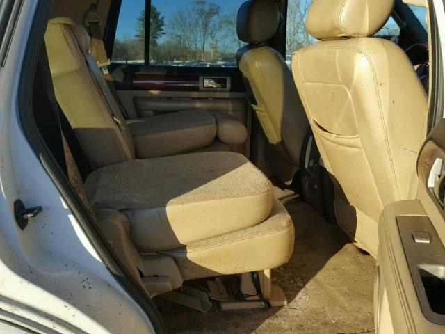 5LMFU28515LJ10127 - 2005 LINCOLN NAVIGATOR Ақ фото 6