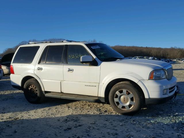 5LMFU28515LJ10127 - 2005 LINCOLN NAVIGATOR Ақ фото 9