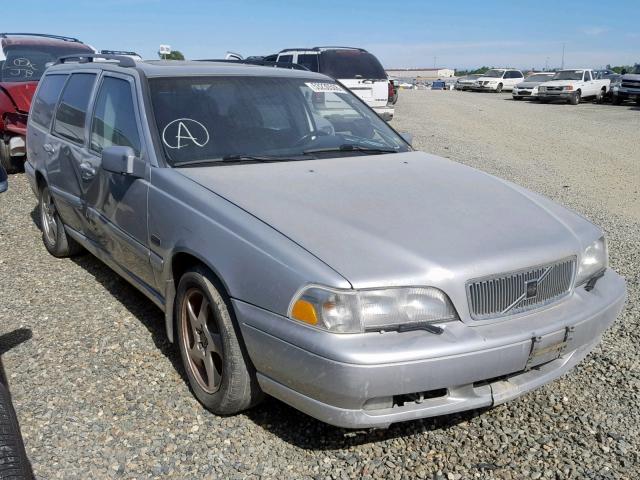 YV1LW5375W2397049 - 1998 VOLVO V70 T5 TUR SILVER photo 1