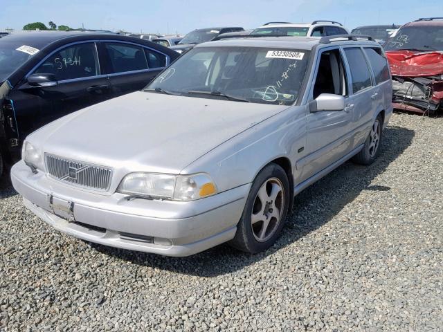 YV1LW5375W2397049 - 1998 VOLVO V70 T5 TUR SILVER photo 2