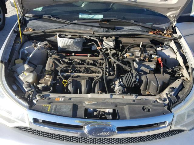 1FAHP36N29W128159 - 2009 FORD FOCUS SES SILVER photo 7