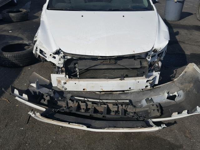 1G1ZC5EU3BF376417 - 2011 CHEVROLET MALIBU 1LT WHITE photo 9