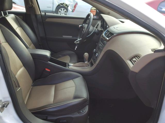1G1ZK577794240453 - 2009 CHEVROLET MALIBU LTZ თეთრი ფოტო 5