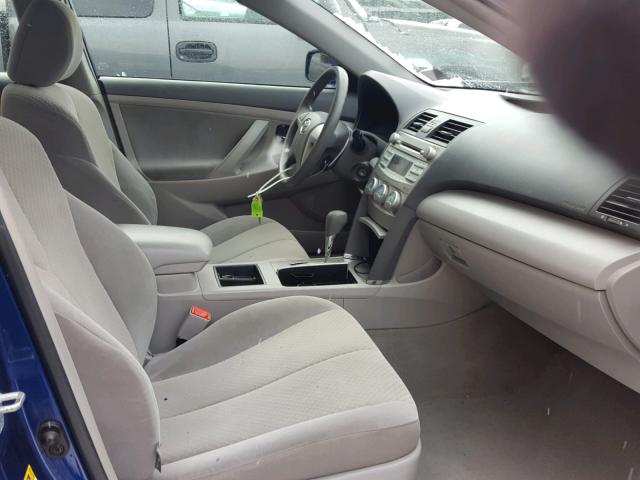 4T4BE46K09R059275 - 2009 TOYOTA CAMRY BASE BLUE photo 5