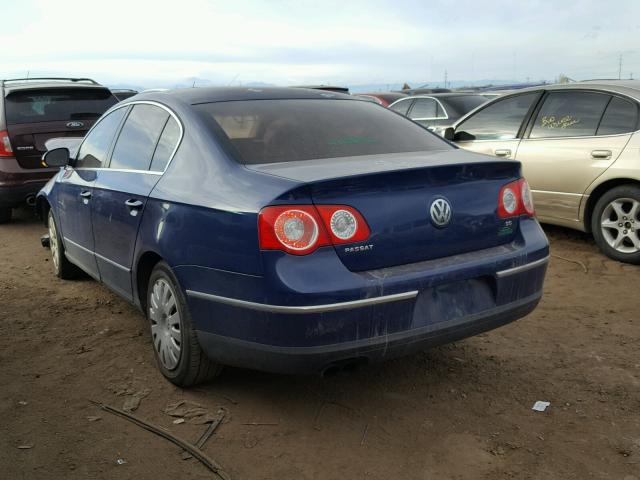 WVWJK73C68E109641 - 2008 VOLKSWAGEN PASSAT TUR BLUE photo 3