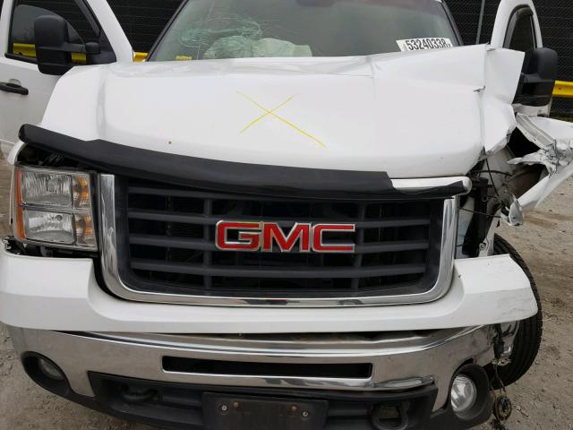 1GT5C3BG8AZ264170 - 2010 GMC SIERRA C35 WHITE photo 7