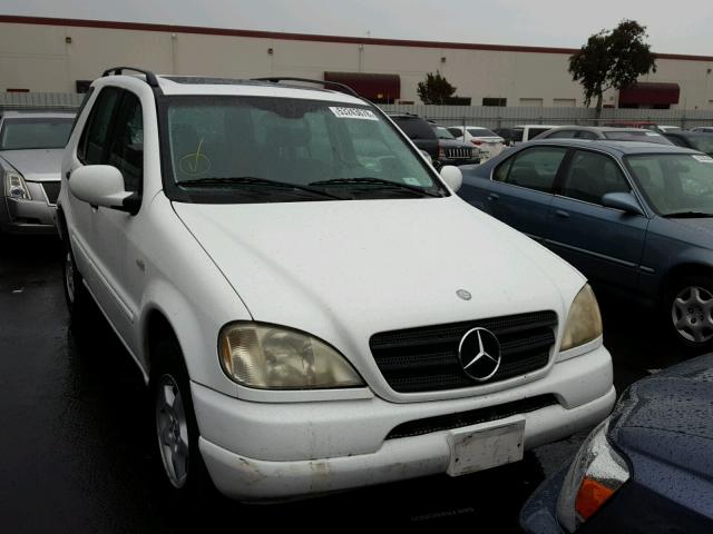 4JGAB54E81A230829 - 2001 MERCEDES-BENZ ML 320 WHITE photo 1