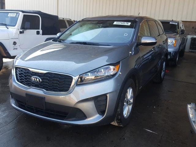 5XYPGDA57KG440631 - 2019 KIA SORENTO LX GRAY photo 2