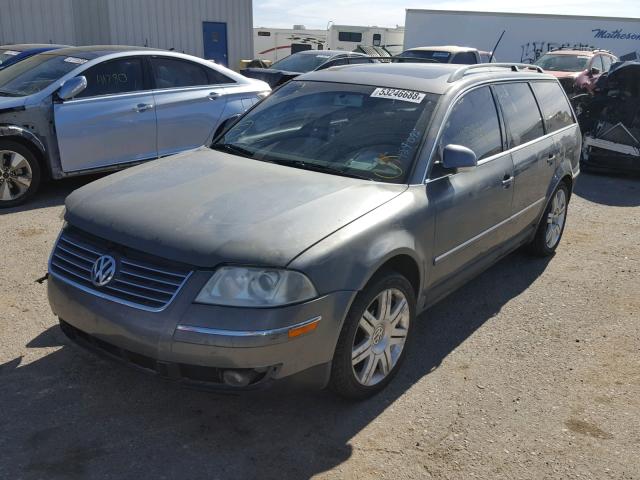 WVWCD63B85E124092 - 2005 VOLKSWAGEN PASSAT GLS CHARCOAL photo 2